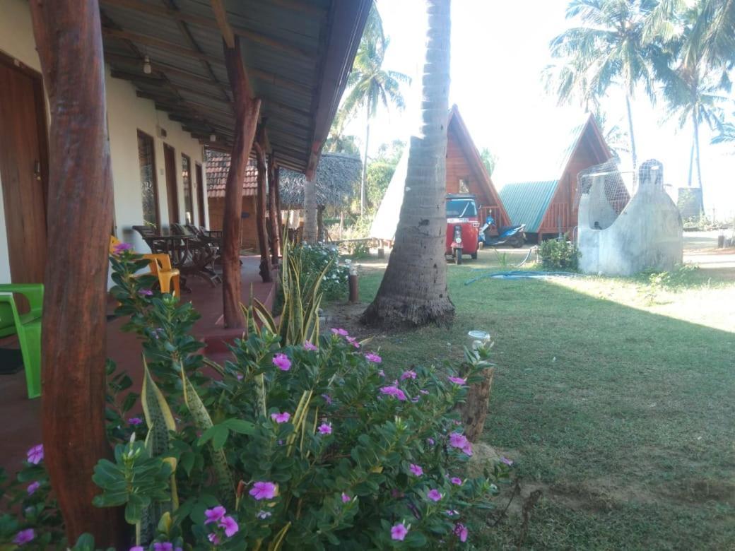 Nilaveli Sheen Coast Trincomalee Buitenkant foto